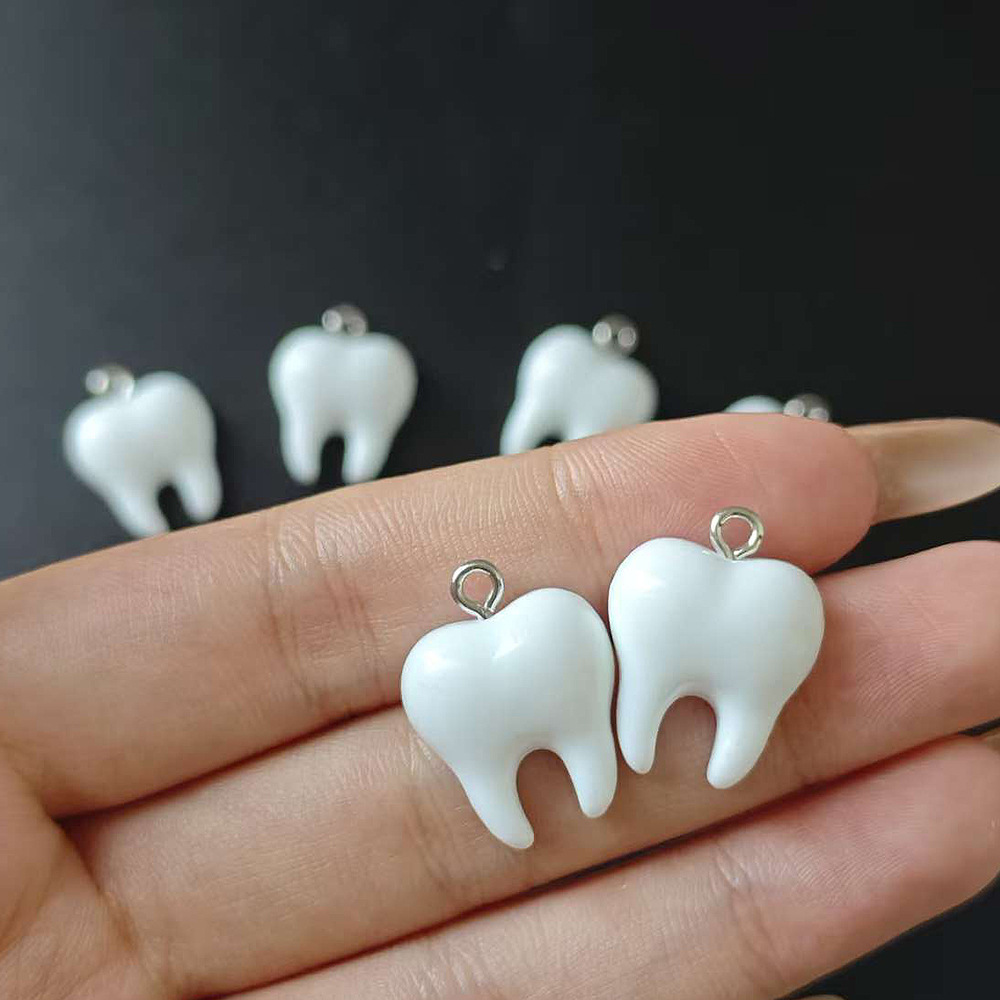 10 Buah Liontin Resin Gigi Put - Resin Art Engagement ulasan dan harga